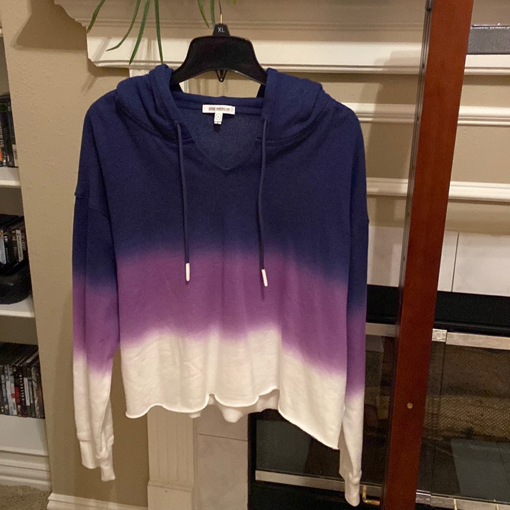 New with tags. Good American cropped hoodie. Size 6 so like an xl to xxL